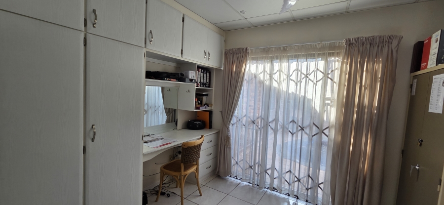 3 Bedroom Property for Sale in Roylglen Gardens Northern Cape